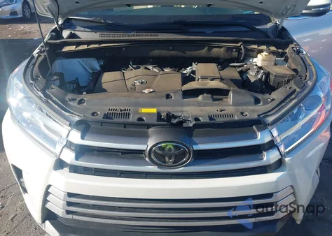 2017 Toyota Highlander Xle z USA, uszkodzony, nr VIN 5TDJZRFH7HS520748